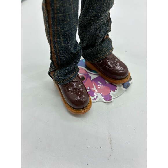 Bratz Boyz Eitan Doll with Blue Shirt & Jeans - MGA Entertainment - Picture 4 of 4